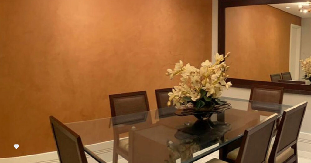 sala de estar pintada com a cor de cimento queimado laranja